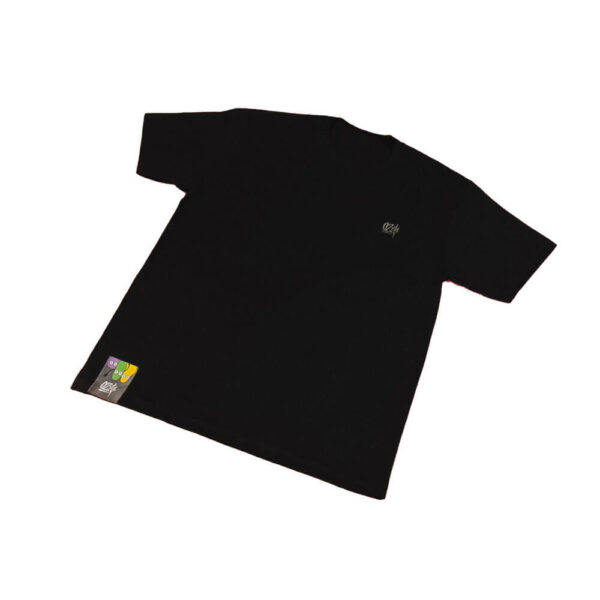 Polera negra logo lateral